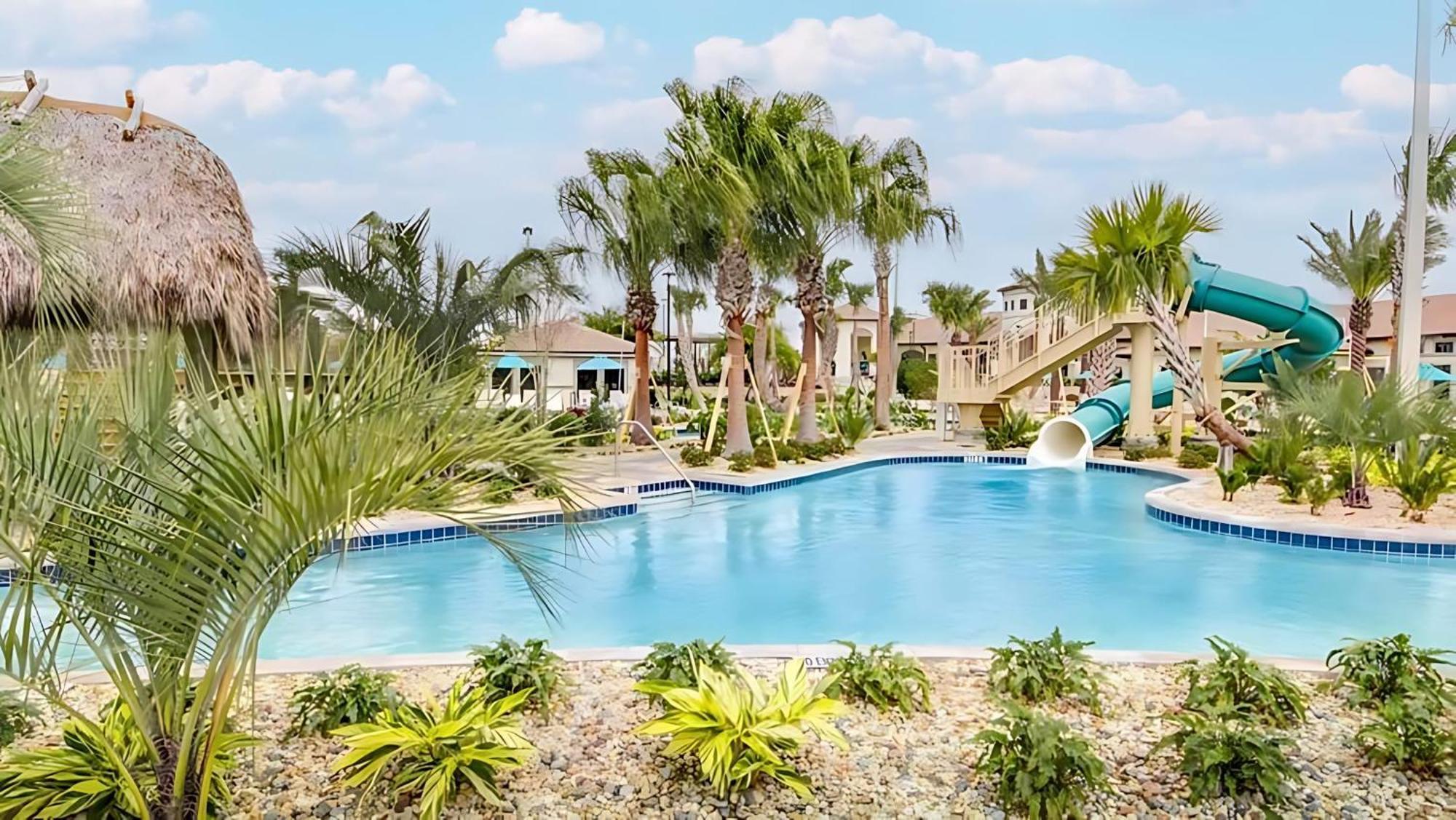 Casa de Férias Stunning 8br With Bbq Pool And Theater Davenport